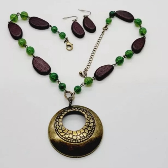 Avon Beaded Chic Gift Set Matching Necklace & Earrings #6 - Picture 2 of 7